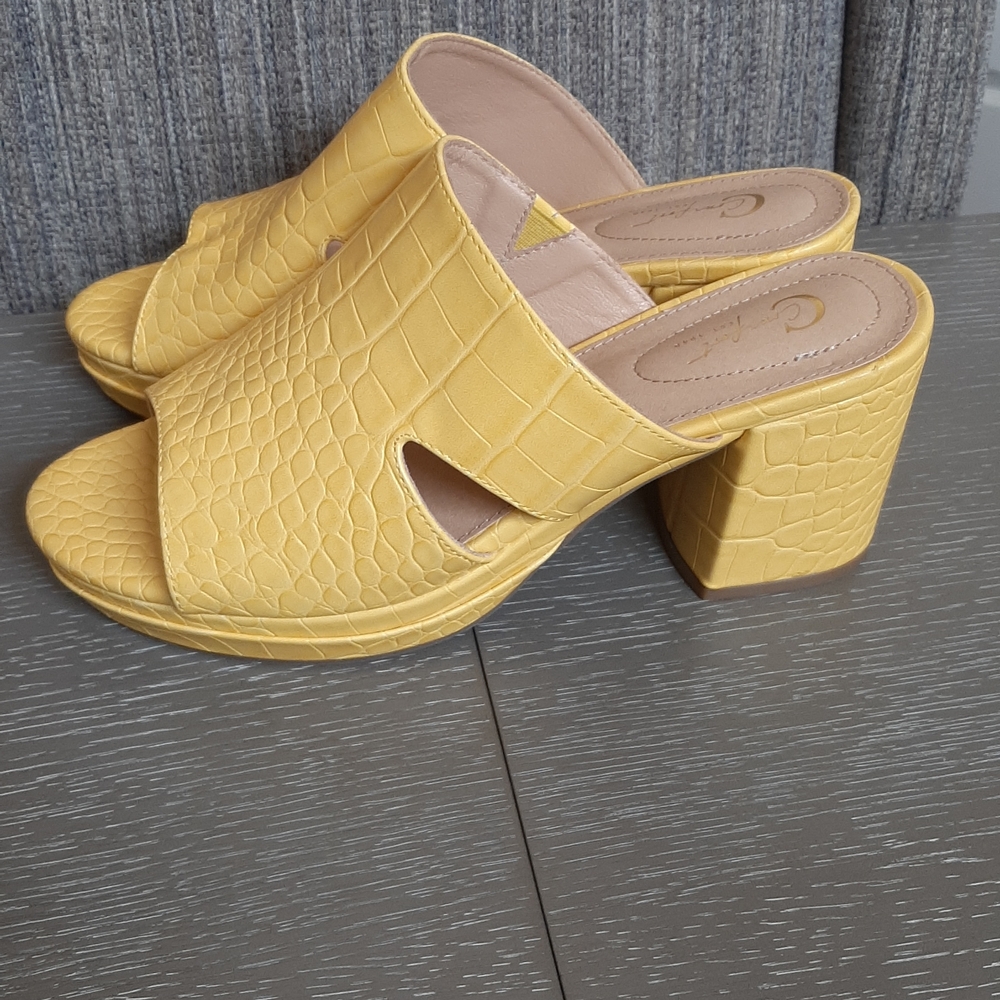 C. Est 1946 Yellow Croc-Embossed Open-Toe Block Heel Mule - Picture 4 of 13